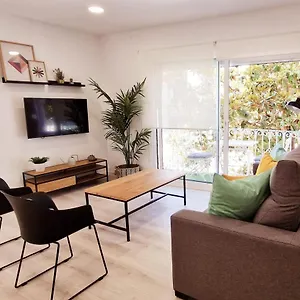 precioso-apartamento-en-el-centro-de-torremolinos.hotelsinnerja.org/